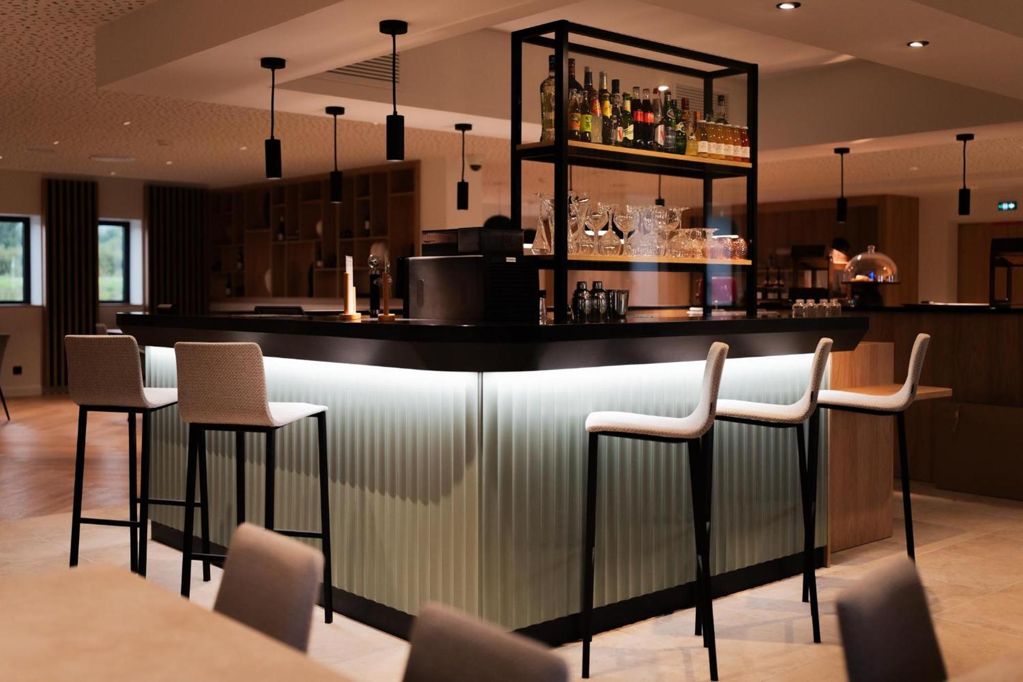 Bo Hotels Ambronay Bagian luar foto