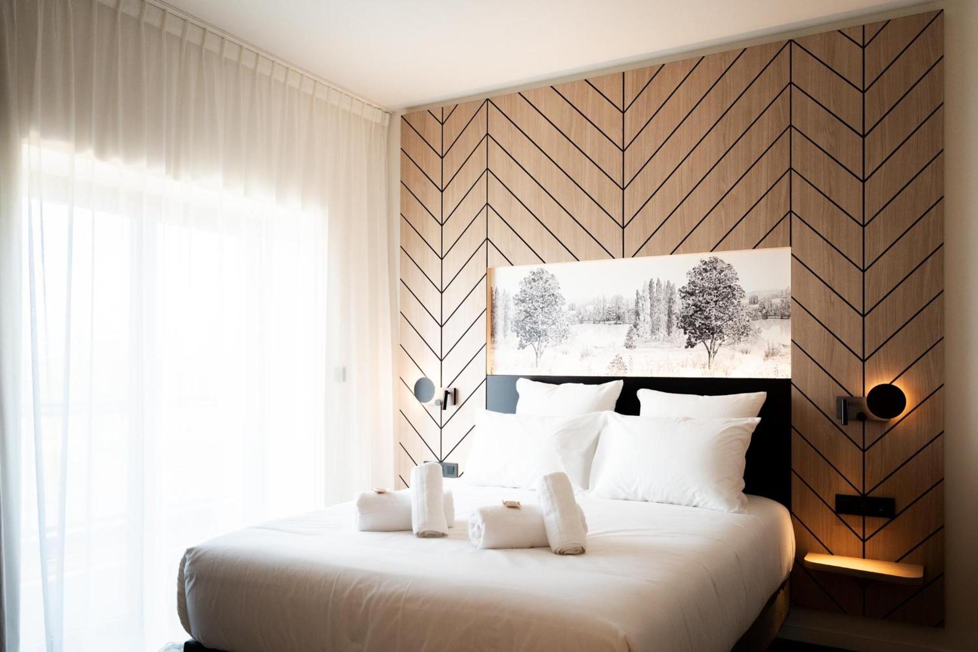 Bo Hotels Ambronay Bagian luar foto