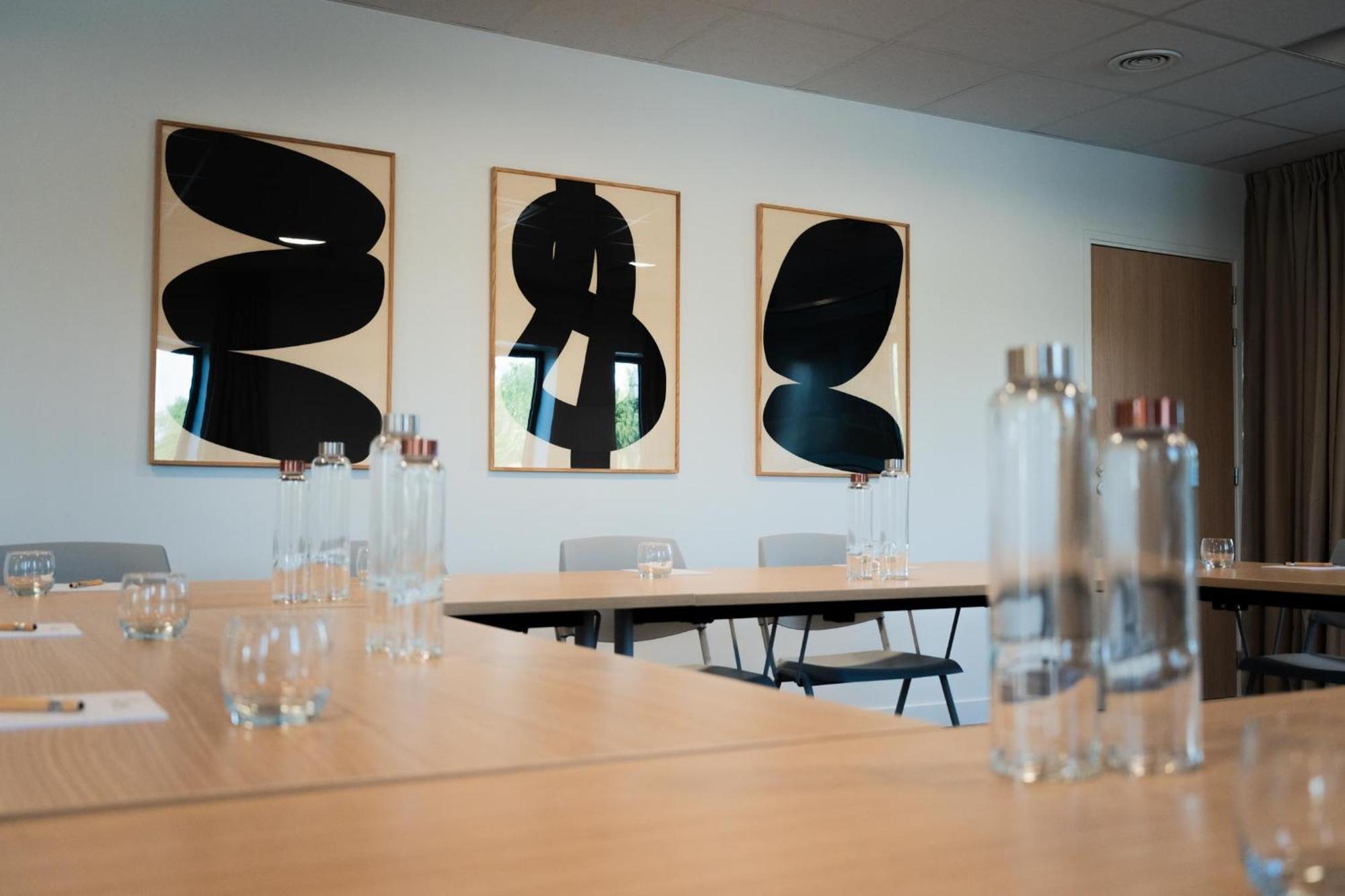 Bo Hotels Ambronay Bagian luar foto