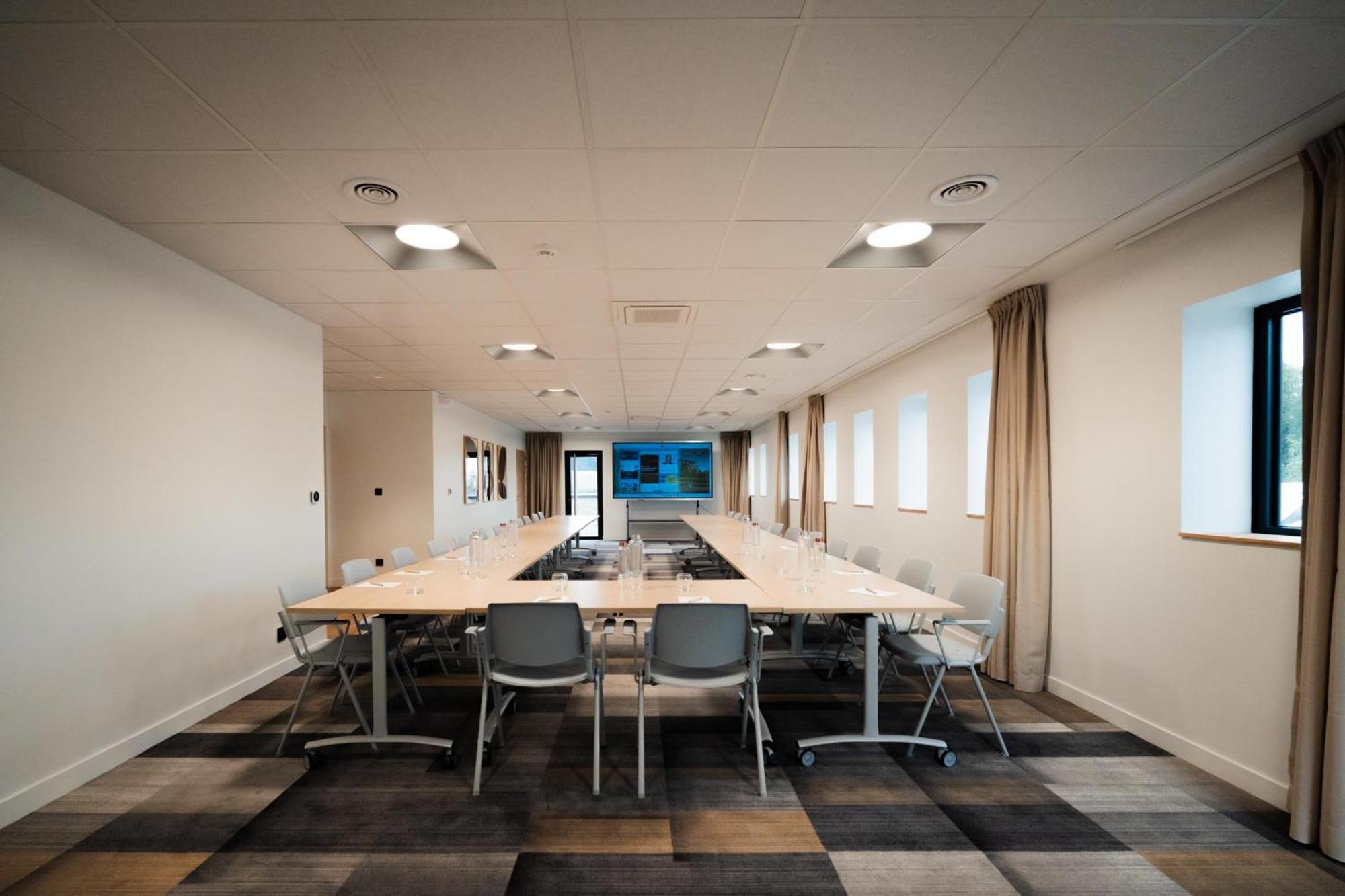 Bo Hotels Ambronay Bagian luar foto